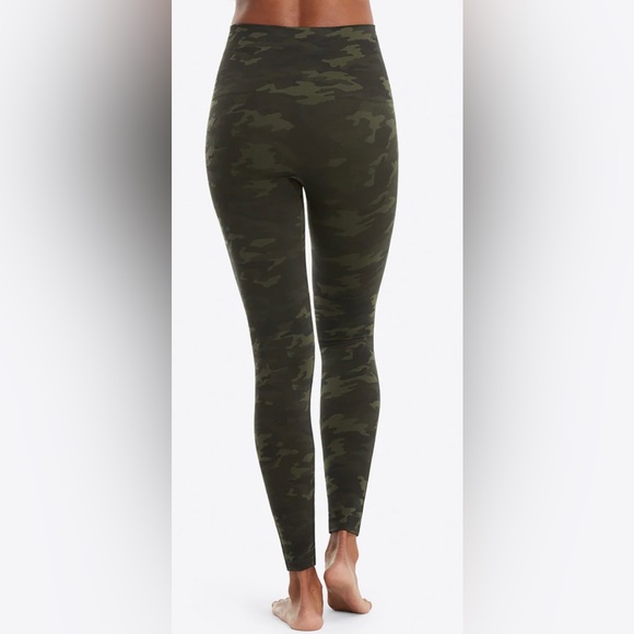 Spanx Look At Me Now Green Camo Leggings in Sz Medium - Picture 2 of 7